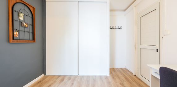 Location Appartement 1 pièce 76m² ST DENIS 97400 - Photo 2