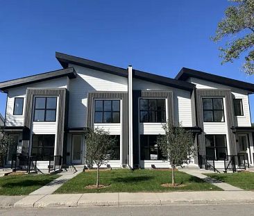 Beautiful Basement Suite in Highland Park | 428 34 Avenue Northwest, Calgary - Photo 1