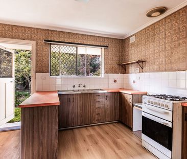 Neat & Tidy Home in Prime Location – Close to Marion Shopping Centre! - Photo 4