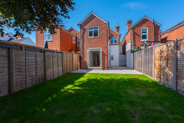 Windsor Road, Farnborough, Farnborough, GU14 - Photo 1