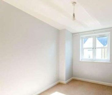 A contemporary apartment set in bustling Maidstone - Photo 6