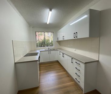Ground Floor Unit! - Photo 6