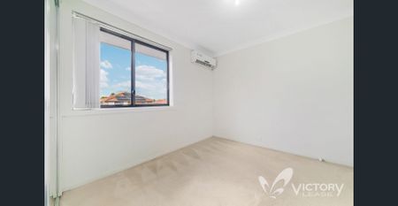 Great Spacious 5 bedroom large house for rent in Kellyville Ridge - Photo 2