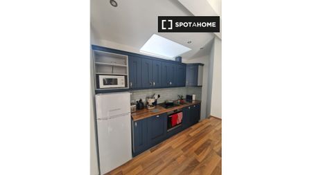 4-bedroom apartment for rent in East Wall, Dublin - Photo 2