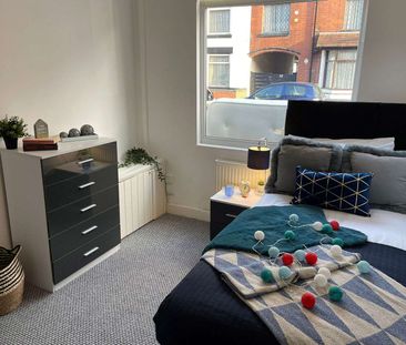 🏡 Home, but Better – Modern Houseshare on the Edge of Nuneaton Town... - Photo 1