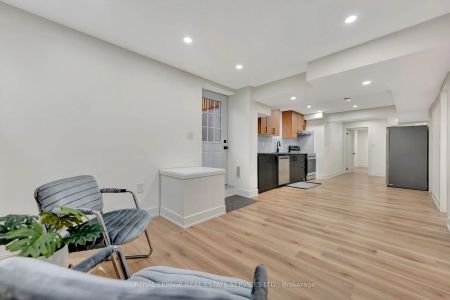 Detached Home For Lease | W9044225 - Photo 3