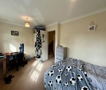 Semi-detached house to rent on - Photo 6