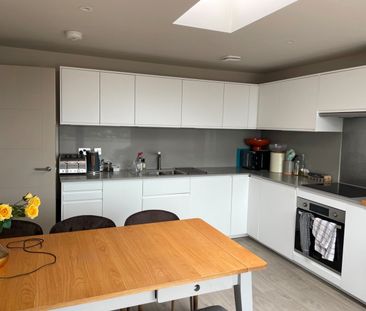 2 Bed Flat, Chatham Road, SW11 - Photo 3