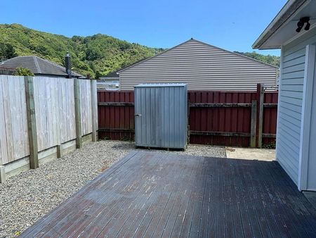 Charming 3 Bdrm Wainuiomata Home - Photo 3