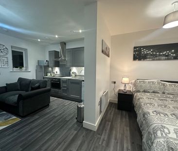 Studio Flat, Oceana Boulevard, SO14 - Photo 3