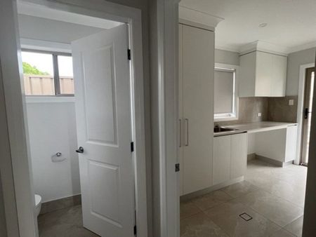 Executive Style Villa in North - Photo 5