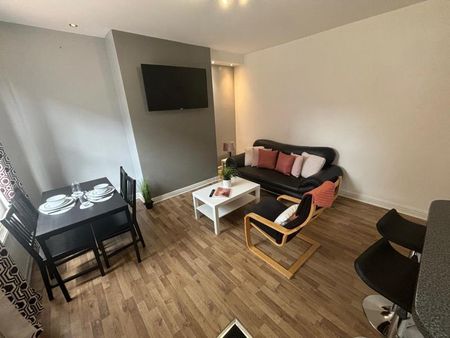 3 bedroom end of terrace house to rent - Photo 2