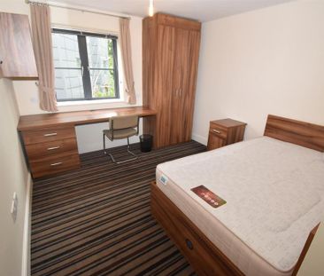 6 bedroom flat to rent - Photo 3