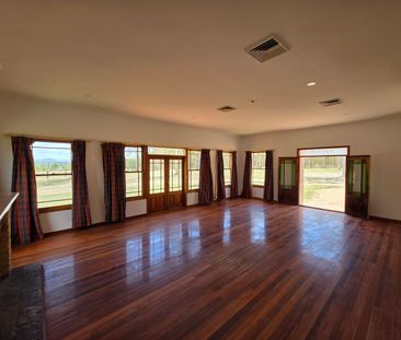 Breathtaking Valley Views – Peaceful Family Living - Photo 1