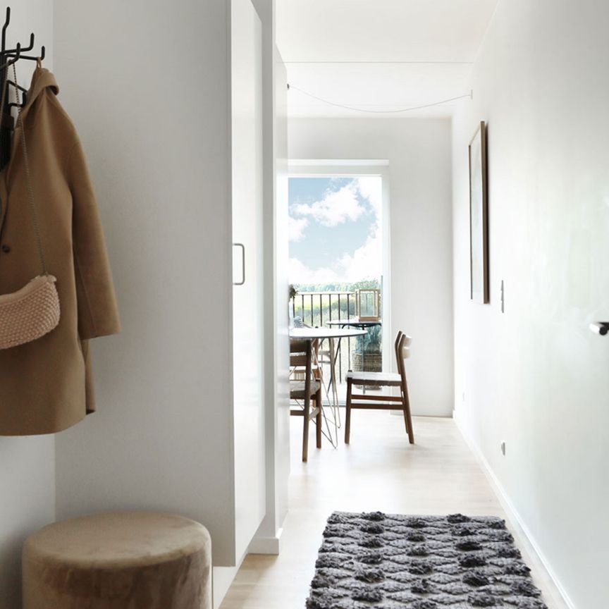 Lækker 2-etages lejlighed med rummelige værelser, olivengrønt køkken og tæt på Fælleden - Photo 1