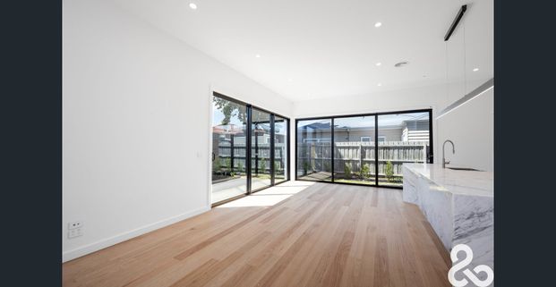 Stunning As New 3-Bedroom Townhouse - Luxury Living at Its Best! - Photo 1