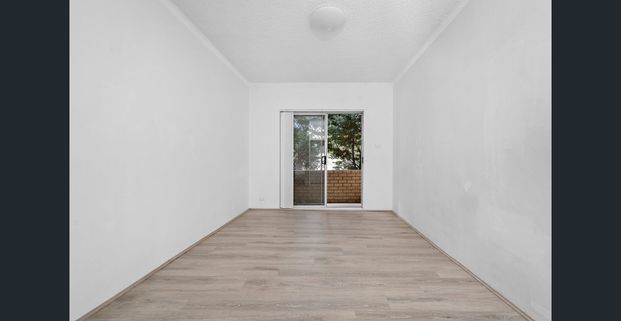 Well-Presented Two-Bedroom Apartment with Double Lock-Up Garage - Photo 1