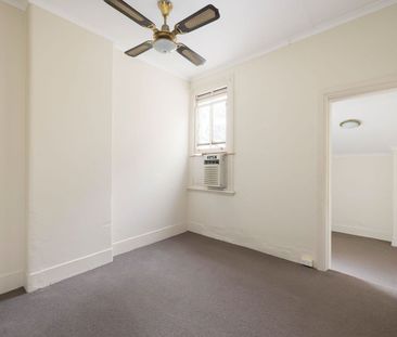 Effortless inner-city terrace living in heart of area - Photo 2