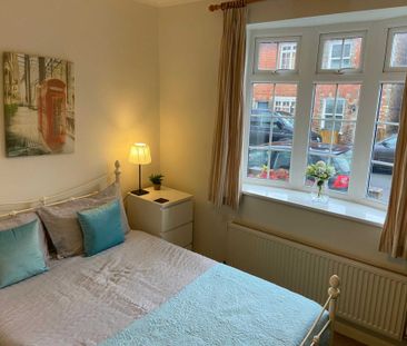 COUPLES WANTED! Room 1: 46 George Road, Guildford, GU1 4NR - Photo 3