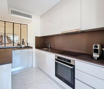 Superbe appartement de 3 pièces rénové avec vue mer - Photo 2