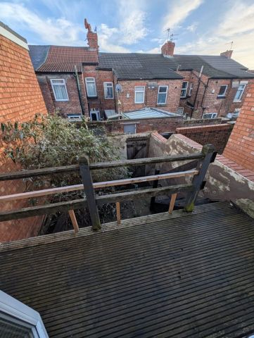 2 Bed Terraced House, Yelverton Road, CH42 - Photo 2