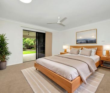 Hillside Home Boasting Style, Quality, Double Driveway and Enormous... - Photo 5