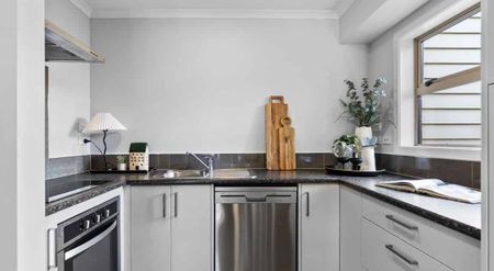 Stylish Three Bedroom in Hamilton East - Photo 5