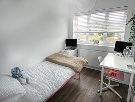 3 bedroom detached house to rent - Photo 5