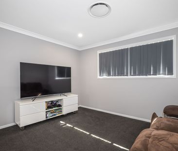 SPACIOUS FAMILY LIVING IN THE SOUGHT AFTER CENTRAL SPRINGS ESTATE - Photo 2