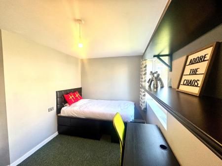 7 Bedroom Student Home - 99 Downs Road - Photo 5