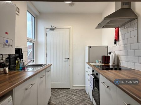 1 bedroom flat to rent - Photo 2