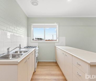 Well Presented & Perfectly Positioned 1 Bedroom Unit With Private C... - Photo 3