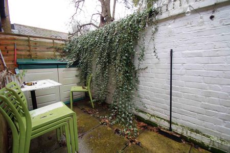 2 bedroom terraced house to rent - Photo 3