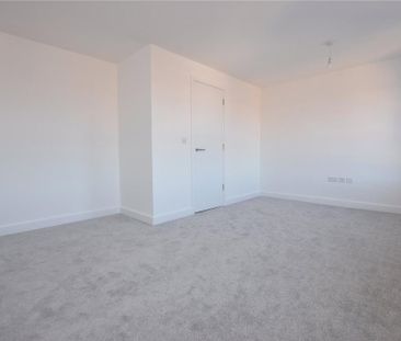 4 bedroom semi-detached house to rent - Photo 4