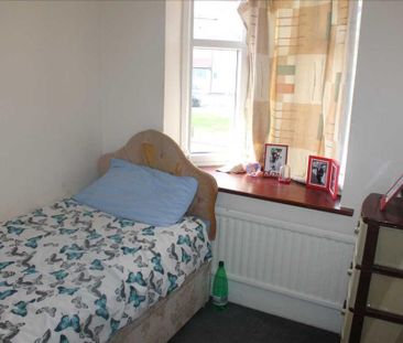 4 bedroom semi-detached house to rent - Photo 4