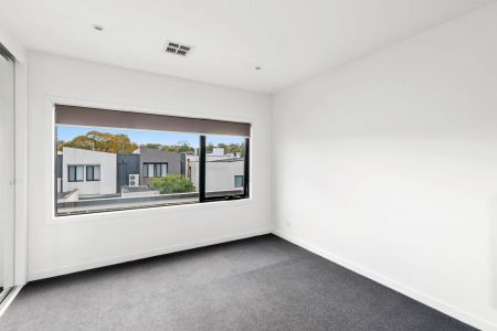 Modern Townhouse in Beautiful Location - Photo 4