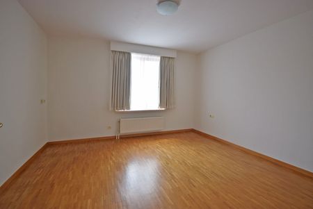 APPARTEMENT MET DRIE SLAAPKAMERS EN TERRAS NABIJ CENTRUM ROESELARE - Photo 3