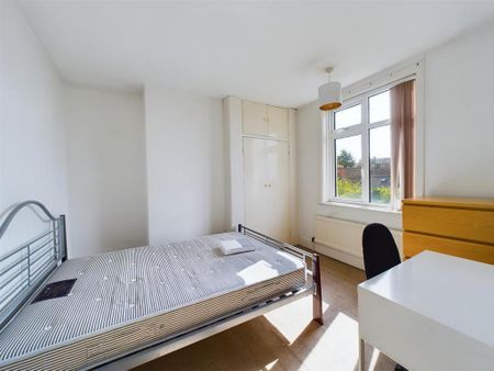 4 bedroom terraced house to rent - Photo 2