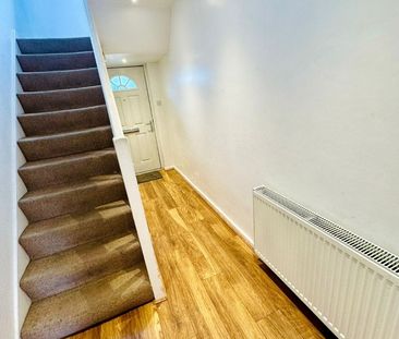 Room in a Shared House, Whatley Acenue, SW20 - Photo 1