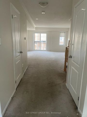 Condo Townhouse For Lease | E9299939 - Photo 5