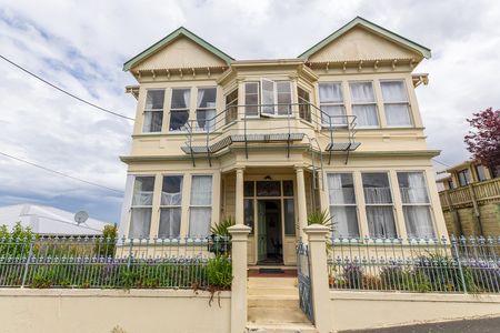 5-Bedroom Flat for Rent – Wi-Fi Included! - Photo 2