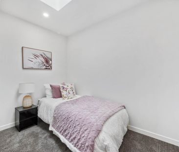 4-Bedroom House with 3.5 Bathrooms in Totara Vale - Photo 6