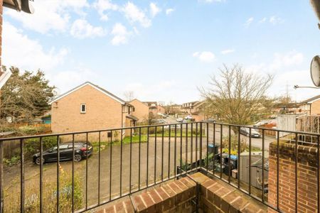 2 bedroom maisonette to rent - Photo 2