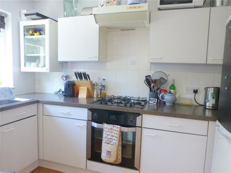 3 bedroom semi-detached house to rent - Photo 2