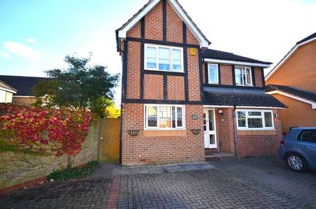 Earls Lane, Cippenham, SL1 - Photo 3