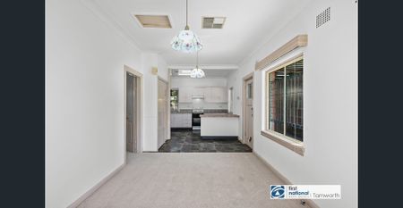 SOUTH TAMWORTH – Simply Delightful Double Brick Family Residence. - Photo 4