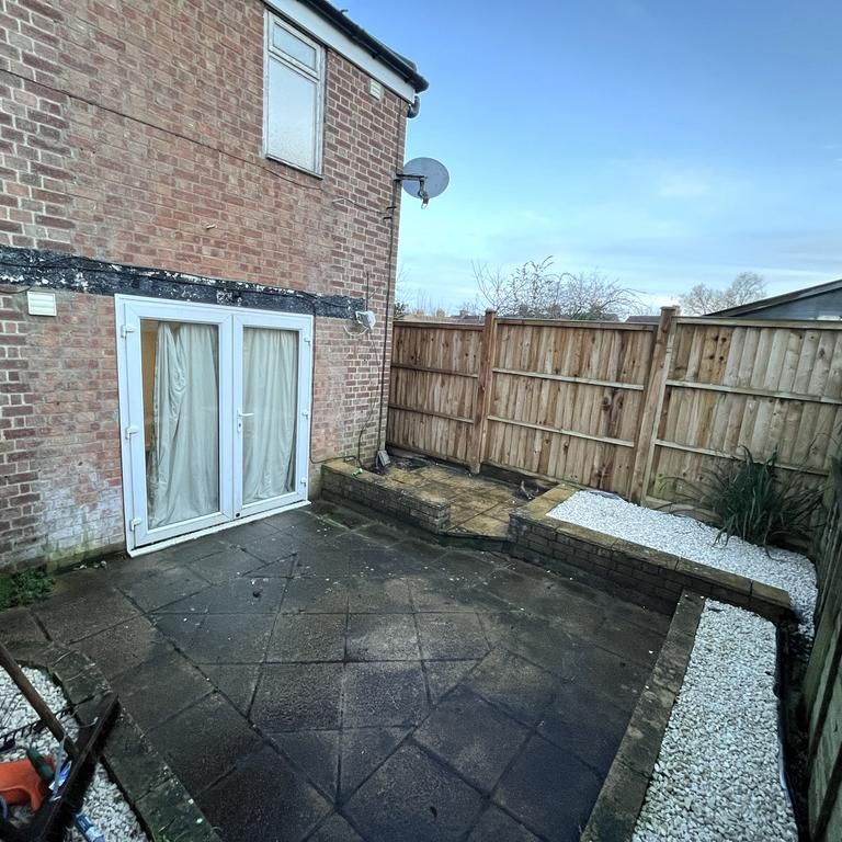 3 bedroom semi-detached house to rent - Photo 1