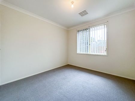 Large-Scale, Five Bedroom, Family Home with Swimming Pool - Photo 5