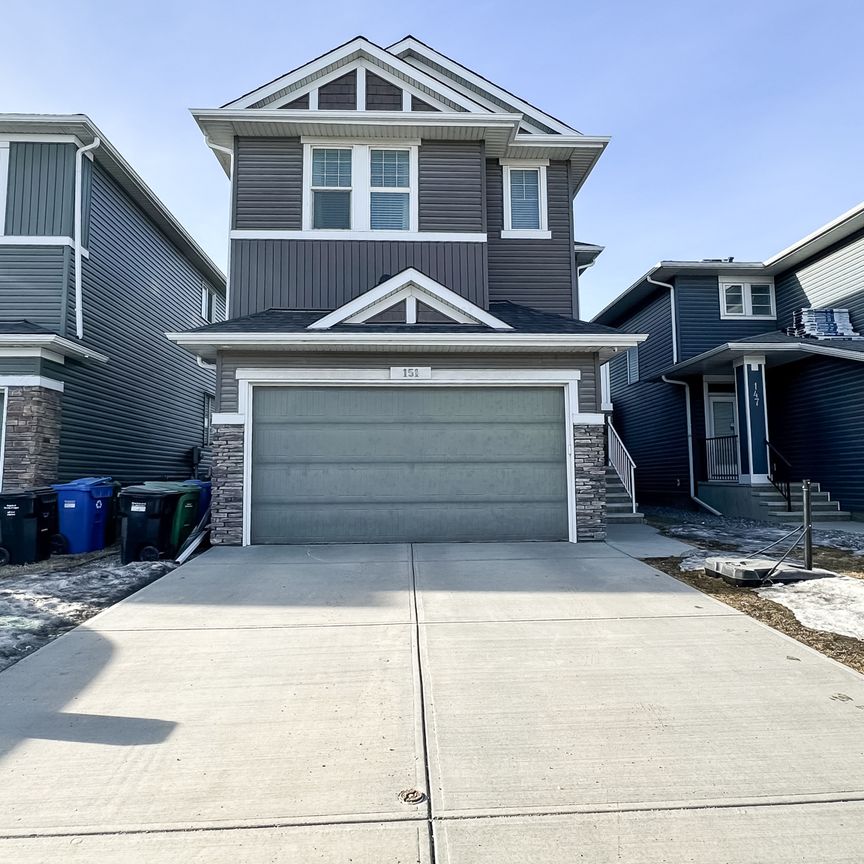 Spacious 4 Bedroom Family Home With Finished Basement And Bonus Room - Photo 1