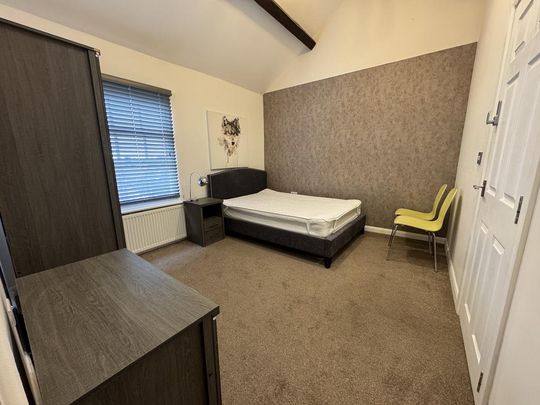 1 bedroom in a house share to rent - Photo 1